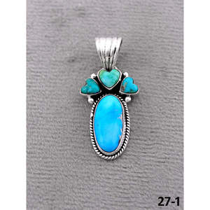 Pendentif Turquoise Fait Main du Sud-Ouest, Émeraude de la Vallée avec Sertissage à la Française en Argent Sterling, Breloques Taille Émeraude - Product Image 1
