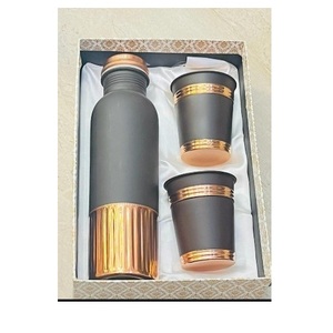 Bouteille d'eau design martelé avec ensemble de 2 verres Combo Design en métal de cuivre pur pour l'école d'eau potable - Product Image 2