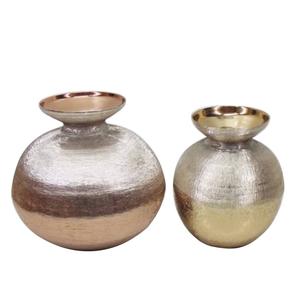 Florero de metal decorativo de estilo moderno con acabado brillante para decoraciones de boda en comedor o jarrón de mesa de esquina de dormitorio - Product Image 1