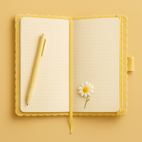 Carnet A5 en peluche douce jaune avec broderie de marguerite LABON, mignon et kawaii, avec breloque abeille, bande élastique et bordure en dentelle