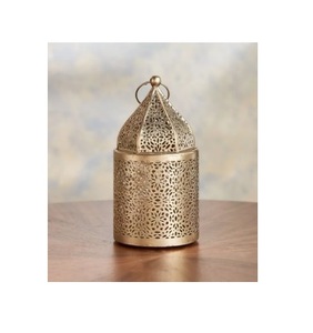Lanterne marocaine en métal doré, faite à la main, décorative pour la maison, vente en gros à bas prix, lanterne marocaine en métal fabriquée à la main - Product Image 1