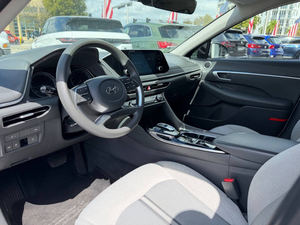 ฮุนได โซนาต้า SEL FWD ปี 2021 สีเงิน สภาพดี ประหยัดน้ำมัน 37MPG เกียร์ 8 สปีด ขับเคลื่อนล้อหน้า เครื่องยนต์ 2.5 ลิตร 14 191 แรงม้า น้ำมันเบนซิน เกียร์อัตโนมัติ - Product Image 2