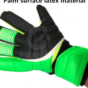 Gants de gardien de but en cuir en gros pour l'entraînement au football avec sangle de poignet réglable et fermeture à boucle et crochet personnalisable - Product Image 5
