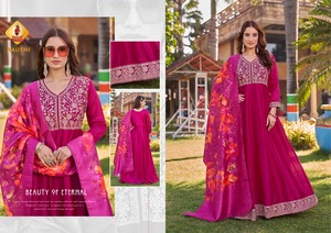 Ensemble Kurti et Dupatta traditionnel en viscose pure et soie Vichitra avec broderie et imprimé feuille d'or, prêt-à-porter pour mariage, style Maruti, très demandé - Product Image 2