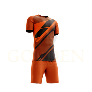 ชุดฟุตบอลผู้ชายผ้าโพลีเอสเตอร์ระบายอากาศได้ 100% ปรับแต่งได้ เสื้อคอวีสำหรับฤดูร้อน ดีไซน์คอเสื้อแบบซับลิเมชั่นที่เป็นเอกลักษณ์ - Product Image 3