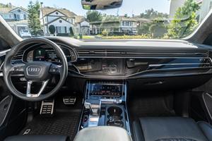 Audi S-Q8 Prestige SUV 2024 - Volante a la Izquierda, Interior Oscuro, Neumáticos R15, Asientos de Cuero, Portaequipajes de Aluminio en el Techo - Product Image 5