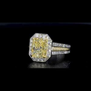Bague de mariage certifiée en diamant jaune vif fantaisie radiant de 1,50 carat, cultivé en laboratoire, avec halo octogonal et triple rangée, en or blanc 9K - Product Image 2