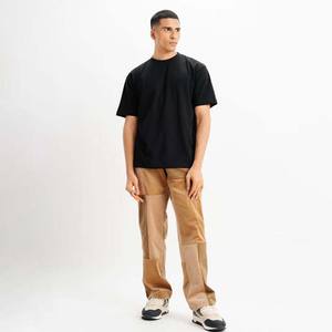 Vente en gros T-shirt OEM 180gsm noir en coton et élasthanne personnalisé T-shirts à manches courtes pour hommes avec votre logo imprimé ou brodé - Product Image 3