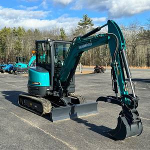 Miniexcavadora Sunward SWE35UF con un sistema hidráulico potente de bajo ruido y un funcionamiento eficiente para paisajismo y excavación - Product Image 2