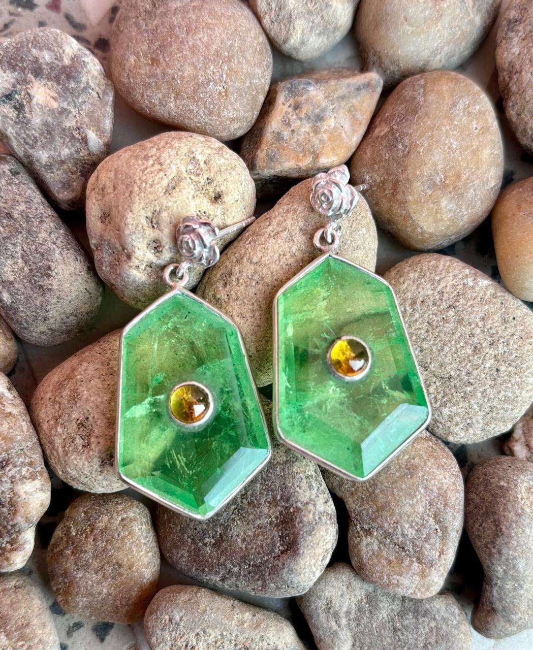 สีเขียว