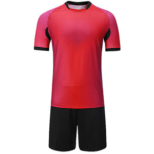 Ensemble de vêtements de football pour jeunes et adultes avec tissu en polyester 100% et uniforme de football à sublimation résistant à la décoloration - Product Image 2