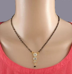 สร้อยคอแบบมังกาลสุตราสีดำประดับลูกปัดสุดเก๋ ชุบทอง เหมาะสำหรับใส่ในชีวิตประจำวันและงานปาร์ตี้ มีจำหน่ายในราคาขายส่ง - Product Image 4