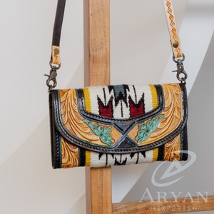 Couverture de selle usinée à la main portefeuille à bandoulière pour femmes occidentales sac à main aztèque en cuir véritable organisateur porte-cartes de crédit - Product Image 1