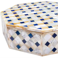 Boîte de rangement à trois niveaux en nacre et pierre, fabriquée à la main, avec finition haut de gamme pour un usage quotidien et une décoration intérieure moderne et luxueuse