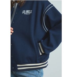 Veste universitaire bleue personnalisée OEM de style High Street pour femmes manteau bombardier d'hiver pour collège avec lettre brodée sur l'épaule - Product Image 5