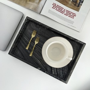 Plateau en marbre blanc de luxe fait à la main écologique à forte demande pour organiser les parfums, les bougies et les bijoux - Product Image 2