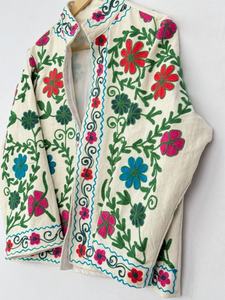 Suzani bordado hecho a mano chaqueta, Suzani chaqueta, Invierno desgaste chaqueta abrigo, abrigo de mujer, Suzani chaqueta, vintage corto - Product Image 3