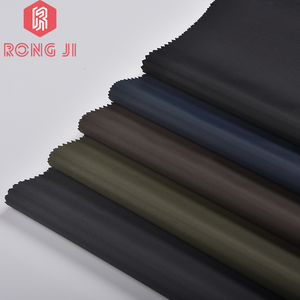 Tela Impermeable de PVC Brillante de Tono a Tono, Funcional, 100% Poliéster, Resistente al Encogimiento, Tafetán 210T, para Impermeables - Product Image 4