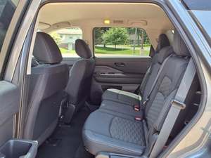 Nuevo/Usado 2024 Nissan Pathfinder S 4WD SUV Usado con Asientos de Cuero, Transmisión Automática, Motor Turbo, Cámara Trasera de 360° - Product Image 5