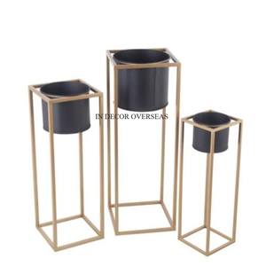 Acabado plateado Brillante Pulido Heavy Duty Metal Forma redonda Conjunto de 3 jardineras con soporte de diseñador recubierto de polvo de color negro - Product Image 6