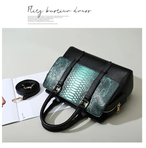 Sac fourre-tout en similicuir pour femme avec motif serpentins, noir et vert sarcelle, sac à bandoulière classique pour usage quotidien - Product Image 4