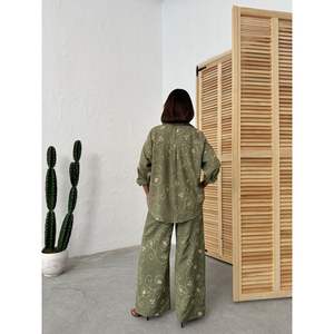 เสื้อผู้หญิงปักลายสวยหรูและเสื้อเชิ้ตปักลายสง่างาม - Product Image 3