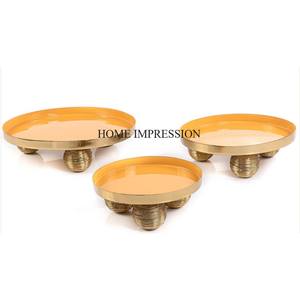 Centre de table de mariage et de fête Fruits, bonbons et chocolats, plateau de service unique en métal de créateur à un prix impressionnant - Product Image 1