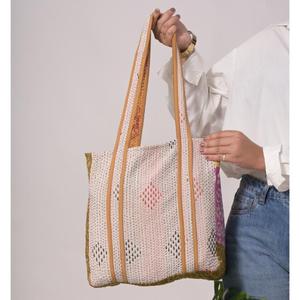 Sac en coton vintage fait à la main Bohemian Kantha Tote pour femme, idéal pour le shopping, les voyages et un usage quotidien - Product Image 2