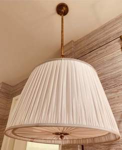 Lámpara Colgante Moderna de Estilo Zen Tradicional con Pantalla Cilíndrica de Hierro y Tela para Sala de Estar - Product Image 3