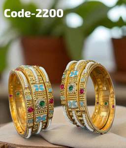 Brazaletes tradicionales de metal Rajwadi con detalles hechos a mano, pulido antiguo y reflejos de piedra coloridos para mujeres y niñas - Product Image 4