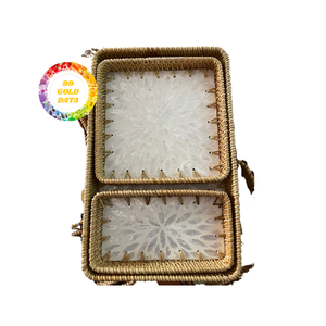 Plateau en rotin fabriqué à la main avec incrustation de perles pour la décoration écologique de la maison et l'esthétique artisanale naturelle - Product Image 2