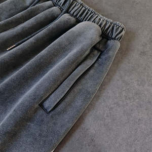 กางเกงวอร์มสีเทาสำหรับผู้ชาย คุณภาพสูง เอวยางยืดสั่งทำพิเศษ ระบายอากาศได้ดี เป็นมิตรกับสิ่งแวดล้อม ผ้าหนา พิมพ์ลายโลโก้ สไตล์ย้อมสีแบบแอซิดวอช - Product Image 5