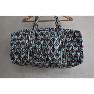 Bolsa de Viaje de Lona de Algodón de Lujo con Estampado Floral Bohemio, Bolsa de Hombro Ligera con Cremallera y Estampado a Mano Indio para Gimnasio o Fin de Semana - Product Image 1