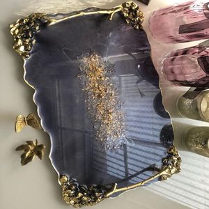 Plateau en résine fabriqué à la main avec technique d'émail de couleur finition élégante moderne 100 pièces quantité minimale de commande pour servir des collations Desserts ou des fruits - Product Image 1