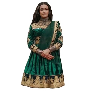 Lujoso vestido afgano de terciopelo verde esmeralda para mujer con bordado dorado pesado estilo Kuchi tradicional - Product Image 5