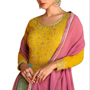 Bordado multicolor Trabajo de piso Estilo anarkali Boda y fiesta Especial Últimos diseños paquistaníes Salwar Kameez a precio mayorista - Product Image 1