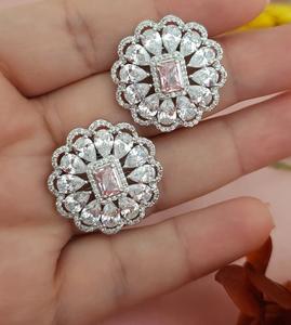 Pendientes pequeños de diseñador polaco de plata de excelente calidad de lujo, ropa moderna para fiesta, función de boda, colección de ropa para mujer - Product Image 2