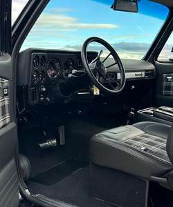 Chevrolet K5 classique premium de 1973, d'occasion, essence, manuelle, 180 km/h - Product Image 2