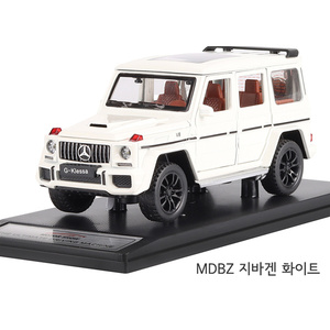 Modelo a Escala 1:32 del G-Wagen de Motor Show, Auto de Juguete Blanco de Metal Fundido a Presión con Mecanismo de Retroceso - Product Image 1
