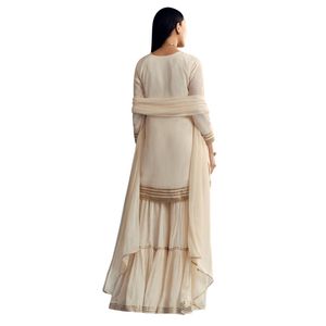 Ivoire Zardosi Work Crêpe Kurta Sharara Set pour réception de fête de mariage et célébrations et occasions culturelles traditionnelles - Product Image 3