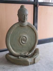 รูปปั้นไฟเบอร์กลาสชาวพุทธน้ำหนักเบาทนทานศิลปะชิ้นในร่ม/กลางแจ้งสำหรับสำนักงานบ้านเรซิ่นขนาดเท่าชีวิตจริง - Product Image 3