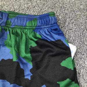 Shorts en maille pour hommes imprimés en couleurs personnalisées 2026, séchage rapide, 100% polyester, imprimé paisley personnalisé, shorts en maille pour hommes - Product Image 3