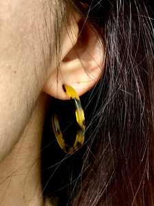 Boucles d'oreilles en résine transparente à la mode Style minimaliste avec des options de couleurs vives - Product Image 2