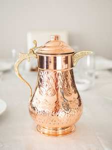 Pichet en métal de style indien pour boissons et fêtes de mariage Pot d'eau élégant pour utilisation décorative et cadeaux d'affaires - Product Image 3