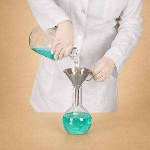 Entonnoir en métal avec filtre amovible pour un transfert de liquide propre et sans déversement, conception de précision, idéal pour la cuisine, le bar et l'usage domestique - Product Image 6