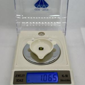 คุณภาพระดับสูง100% ธรรมชาติสีเขียวเพทายเพชรพลอยเหลี่ยมเพชรพลอยตัดเป็นเหลี่ยมเพชรพลอยศรีอริง1.06cts - Product Image 1