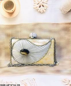 Sac à main de soirée d'embrayage en laiton pour femmes avec clous en pierre fermeture magnétique doublure en polyester accessoire de mode - Product Image 2