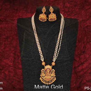 Conjunto de Colgantes de Diseño Elegante Chapados en Oro Mate de Temple Jewelry - Product Image 1