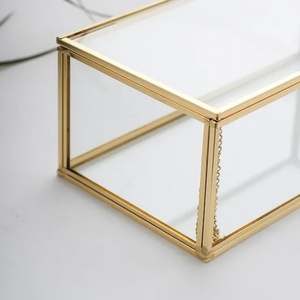 Boîte de rangement de bijoux en verre de luxe moderne cadre en laiton doré accessoires en métal vitrine décor à la maison utilisation emballée - Product Image 6