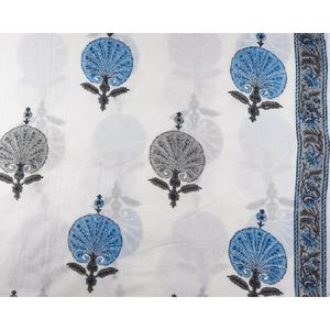 Tissu de courtepointe en coton 100% blanc et gris bordé par la cour impression de bloc de main en cours d'exécution tissu de couture fille tissu élégant - Product Image 1